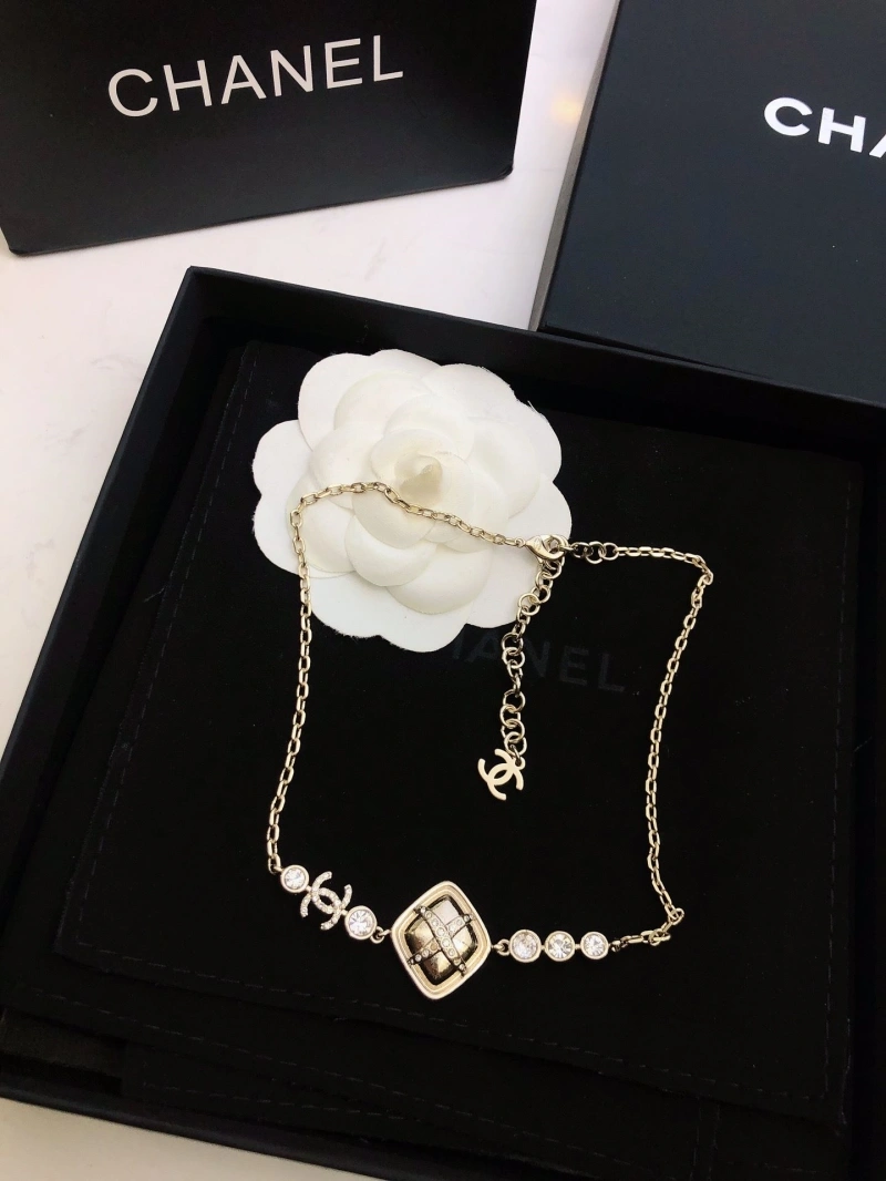 Minimalist Chxnxl Necklaces 289744