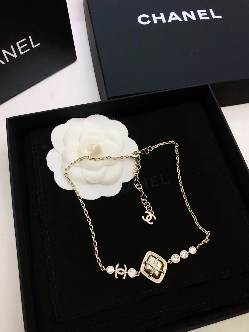 Minimalist Chxnxl Necklaces 289744