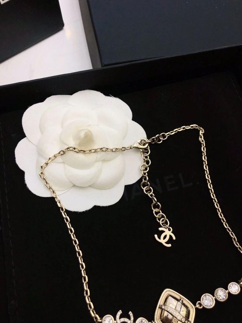 Minimalist Chxnxl Necklaces 289744