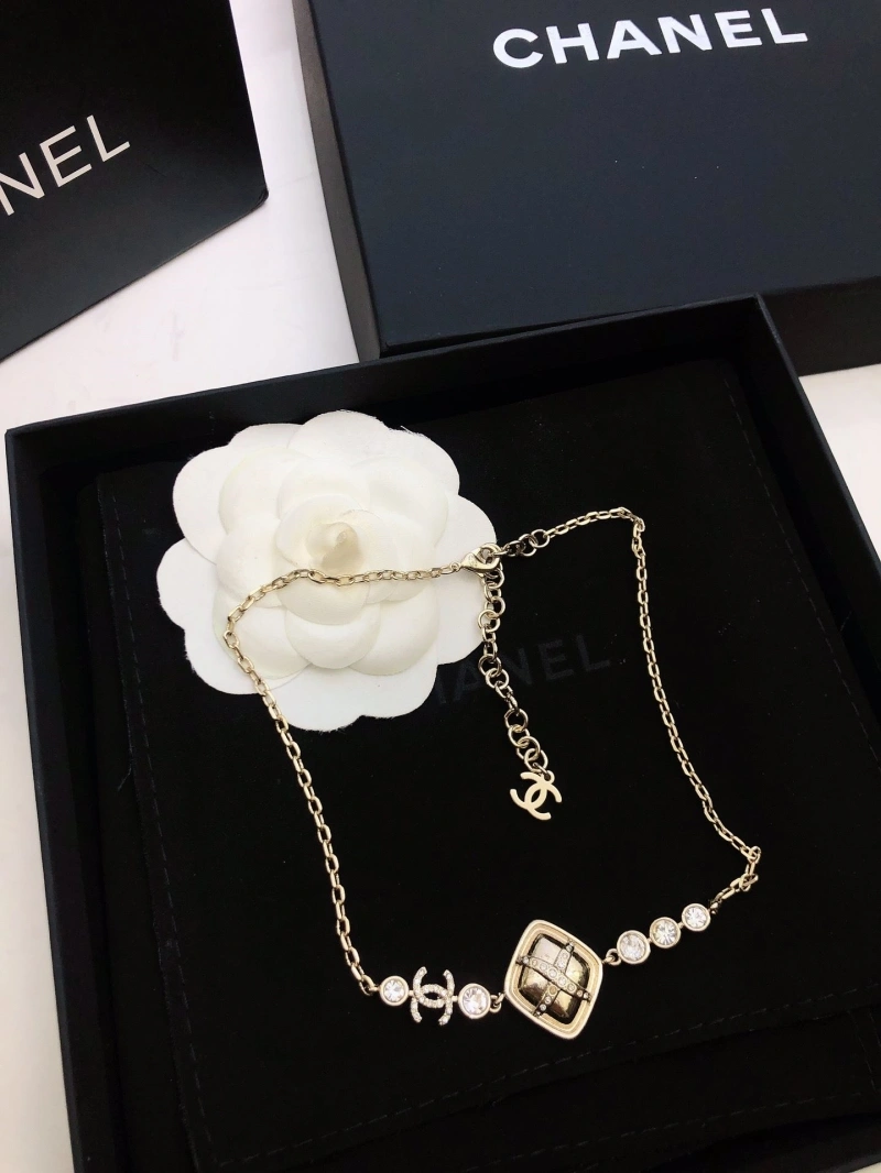 Minimalist Chxnxl Necklaces 289744