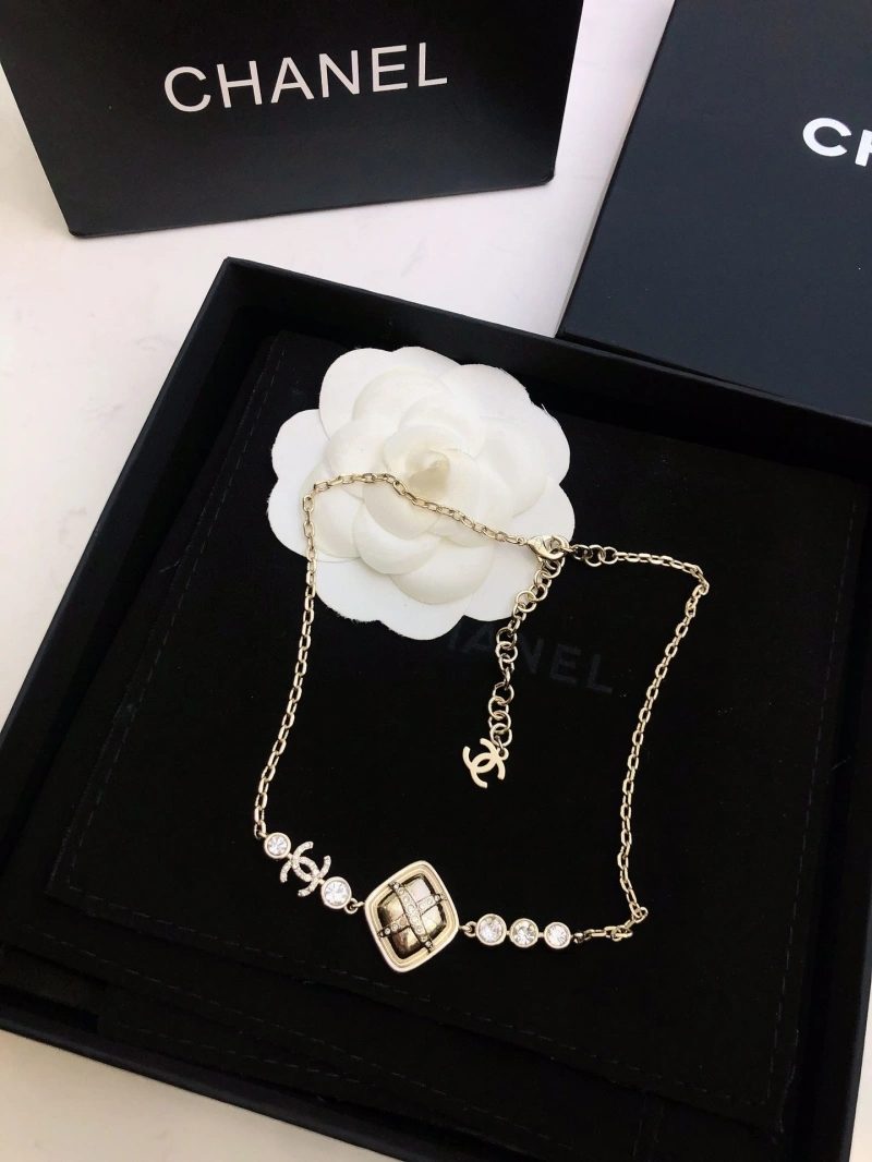 Minimalist Chxnxl Necklaces 289744