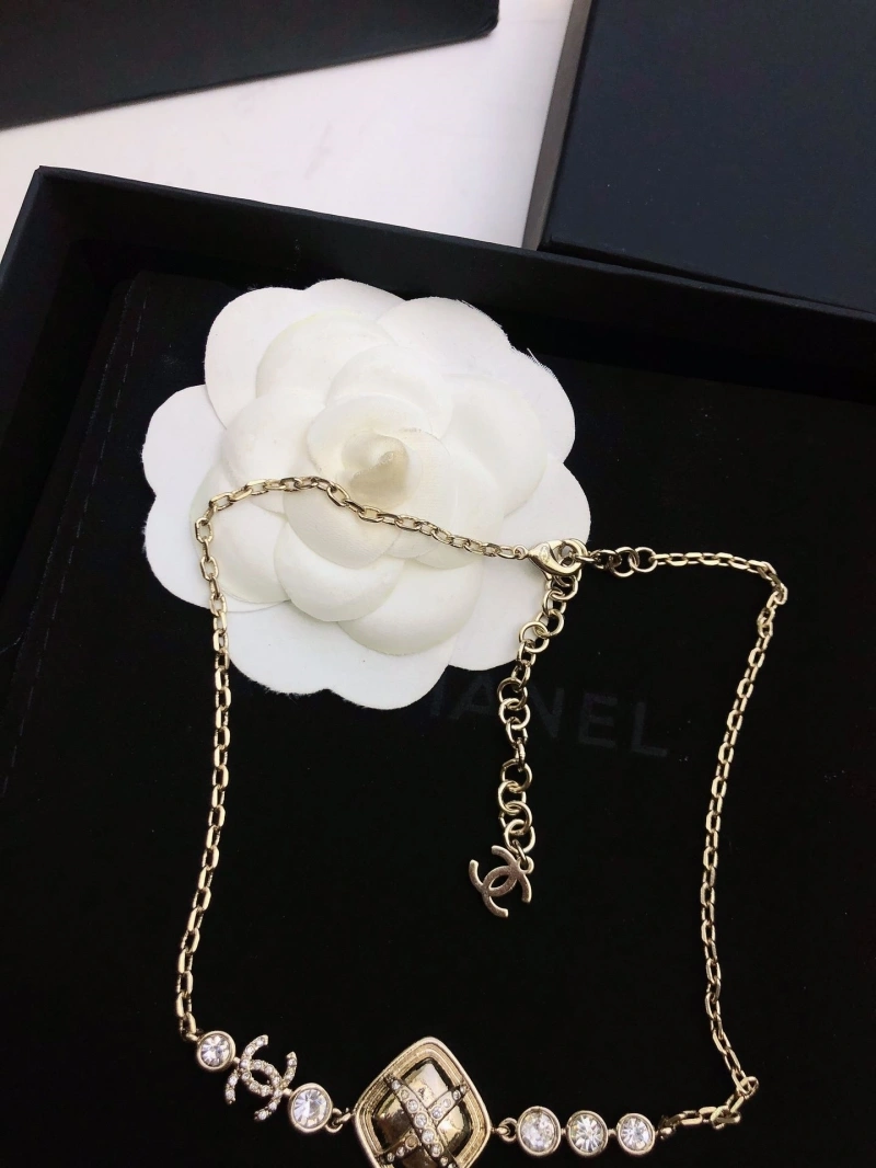 Minimalist Chxnxl Necklaces 289744