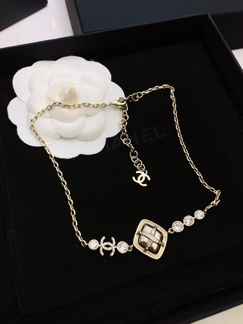 Minimalist Chxnxl Necklaces 289744