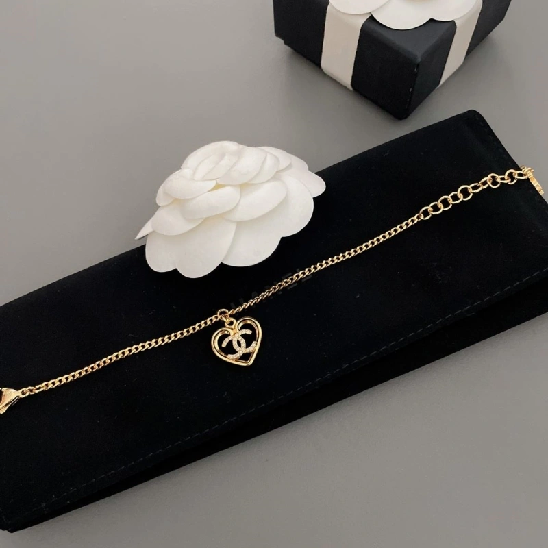 Comfortable Chxnxl Necklaces 289756