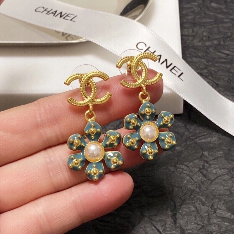 Efficient Chxnxl Earrings 290405