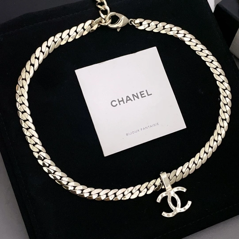 EyeCatching Chxnxl Necklaces 289757