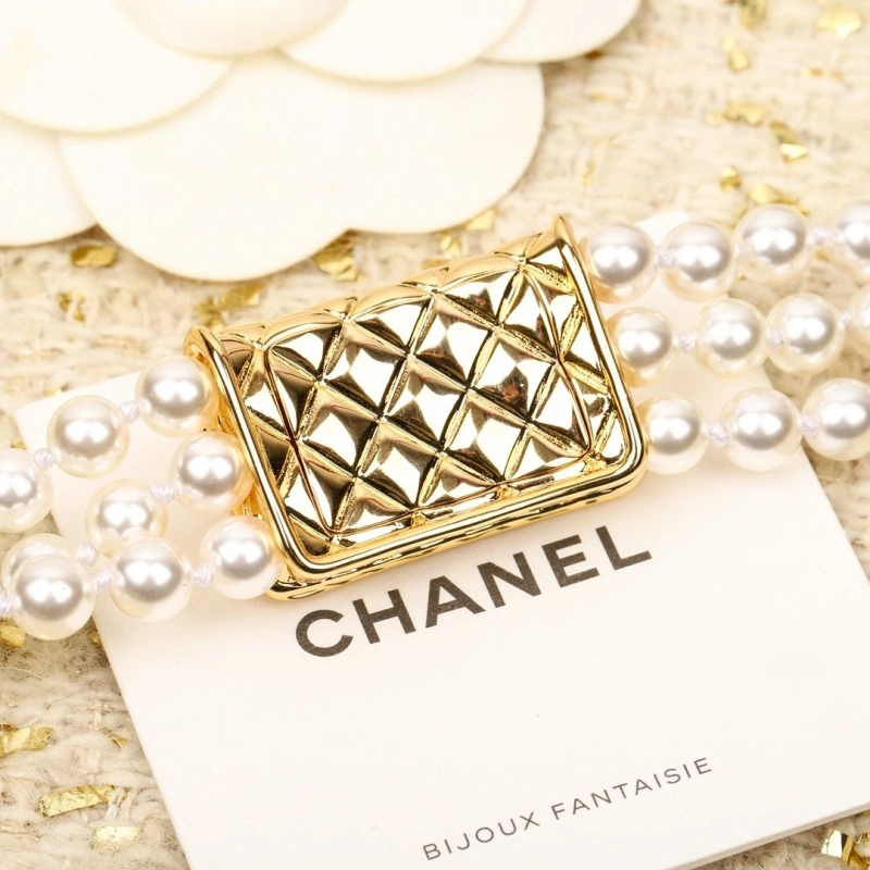 Cozy Chxnxl Brooches 290668