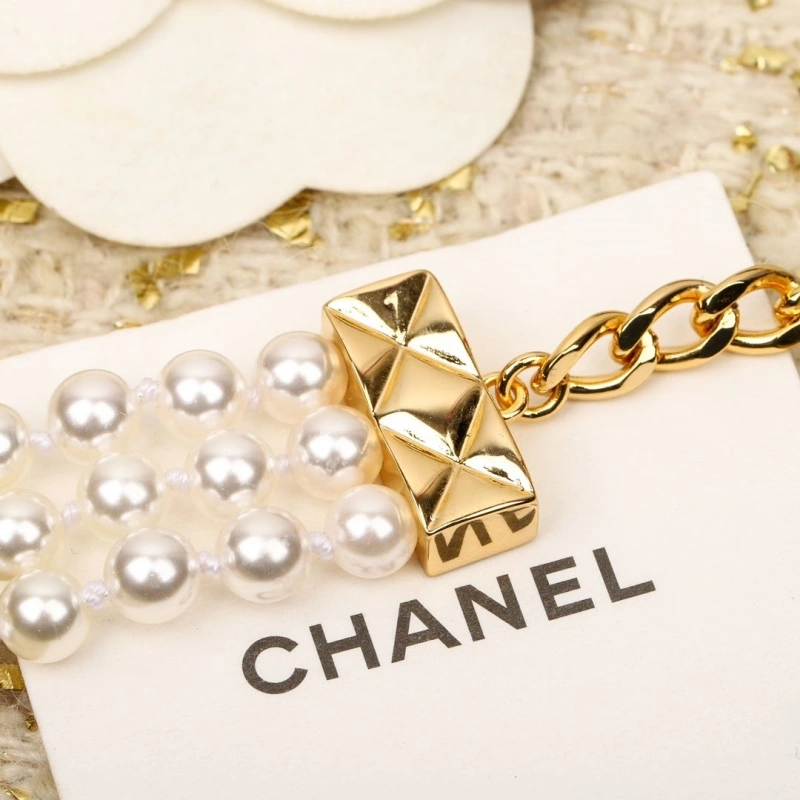 Cozy Chxnxl Brooches 290668