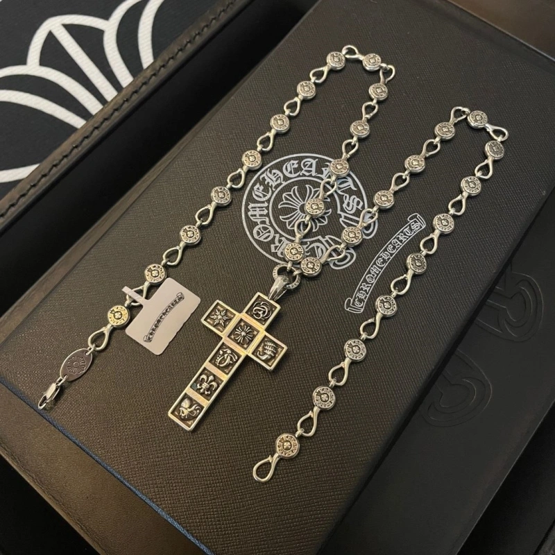 Vibrant Chrxmx Hxxrts Necklaces 298871