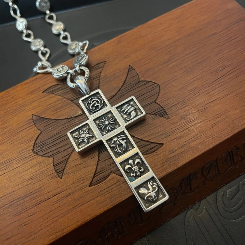 Vibrant Chrxmx Hxxrts Necklaces 298871