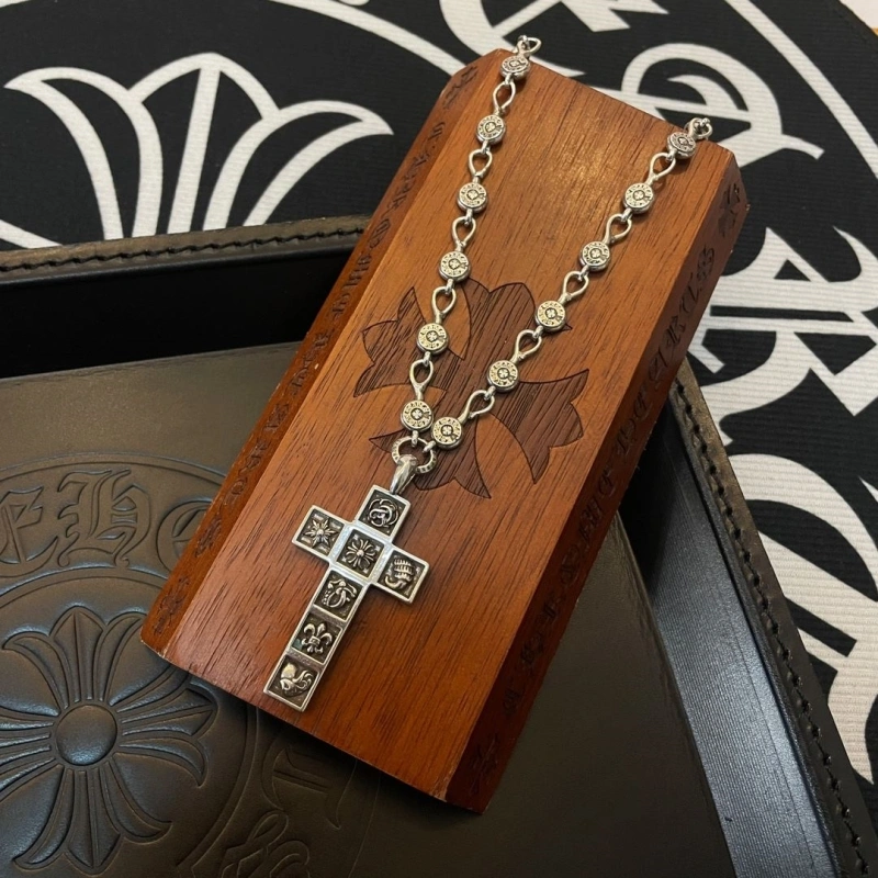 Vibrant Chrxmx Hxxrts Necklaces 298871