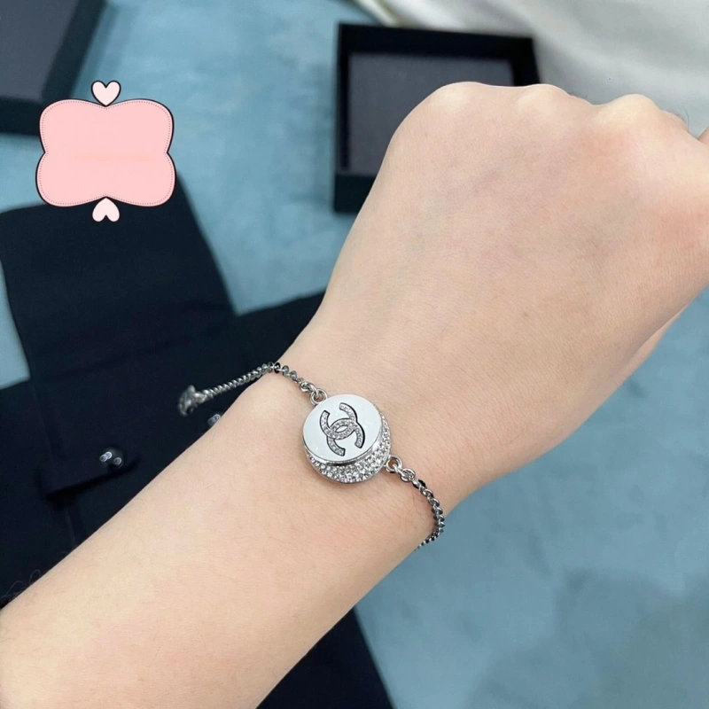 Fashionable Chxnxl Bracelets 290736