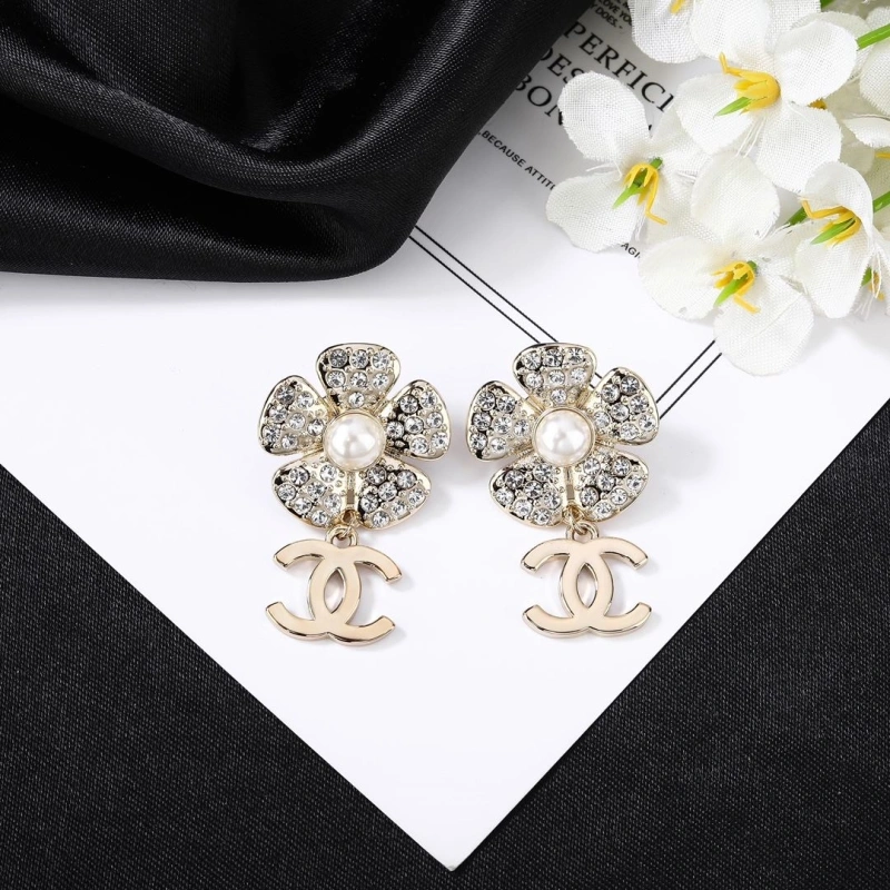 Breathable Chxnxl Earrings 290359