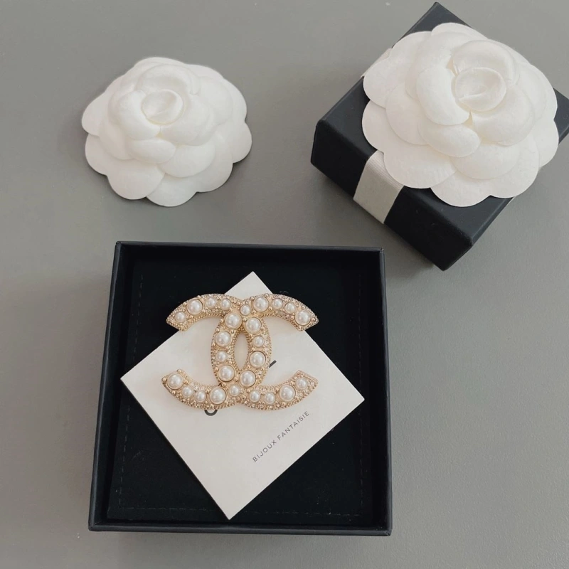 Vibrant Chxnxl Brooches 290657