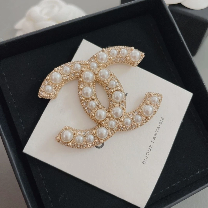 Vibrant Chxnxl Brooches 290657