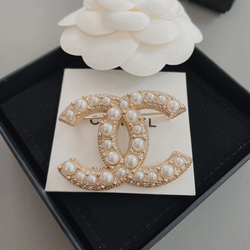 Vibrant Chxnxl Brooches 290657