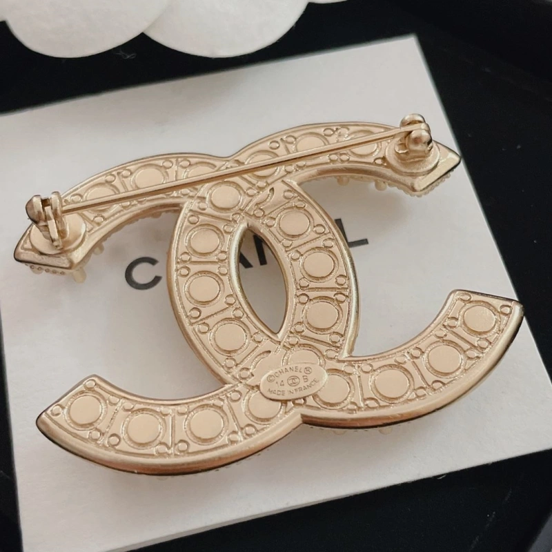 Vibrant Chxnxl Brooches 290657