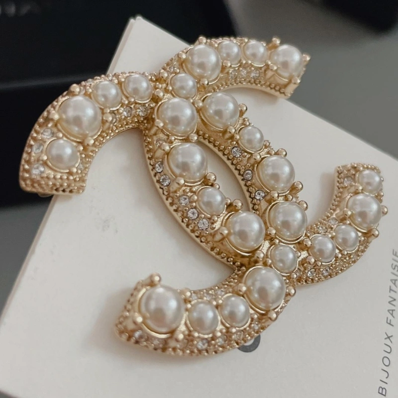 Vibrant Chxnxl Brooches 290657