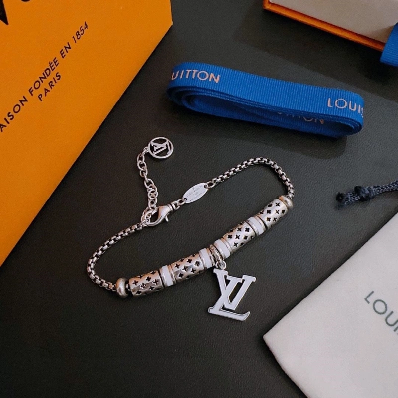 Refined LX Necklaces 310023