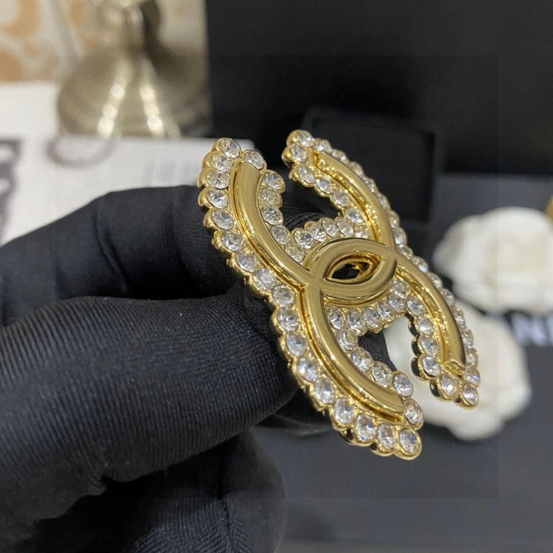 Sleek Chxnxl Brooches 290637