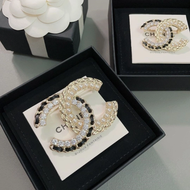 Vibrant Chxnxl Brooches 290646