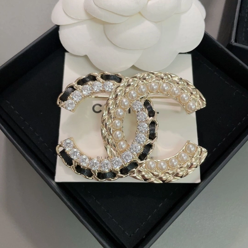Vibrant Chxnxl Brooches 290646