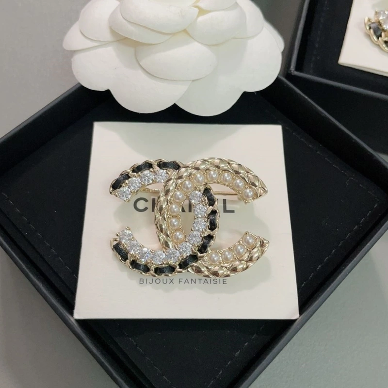 Vibrant Chxnxl Brooches 290646