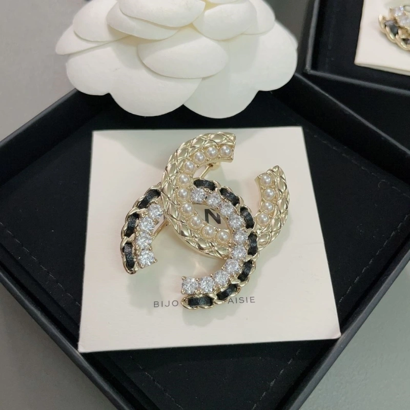 Vibrant Chxnxl Brooches 290646