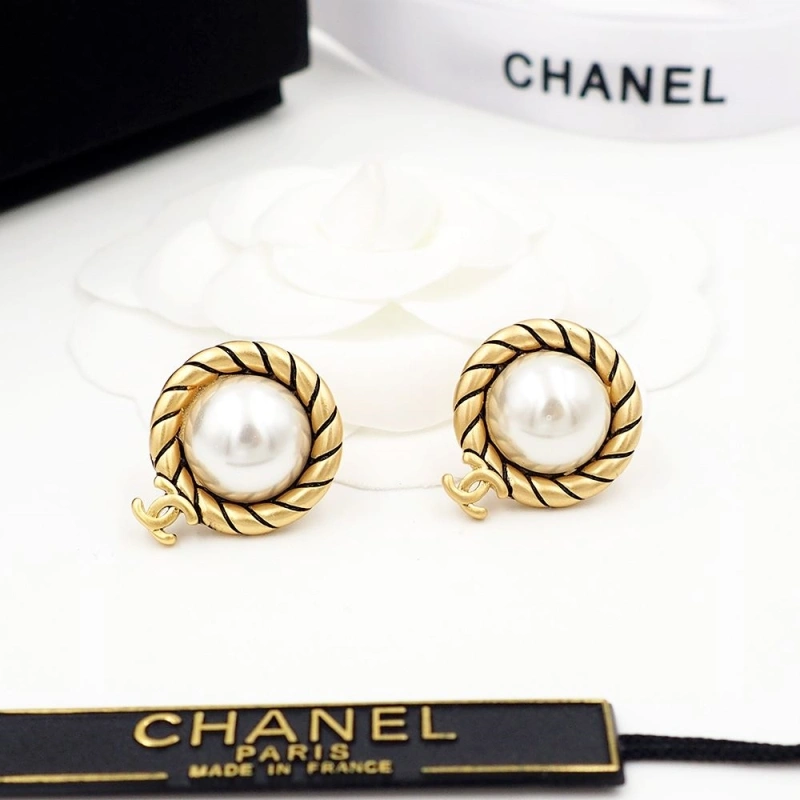 Fashionable Chxnxl Earrings 290306