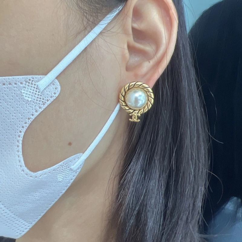 Fashionable Chxnxl Earrings 290306