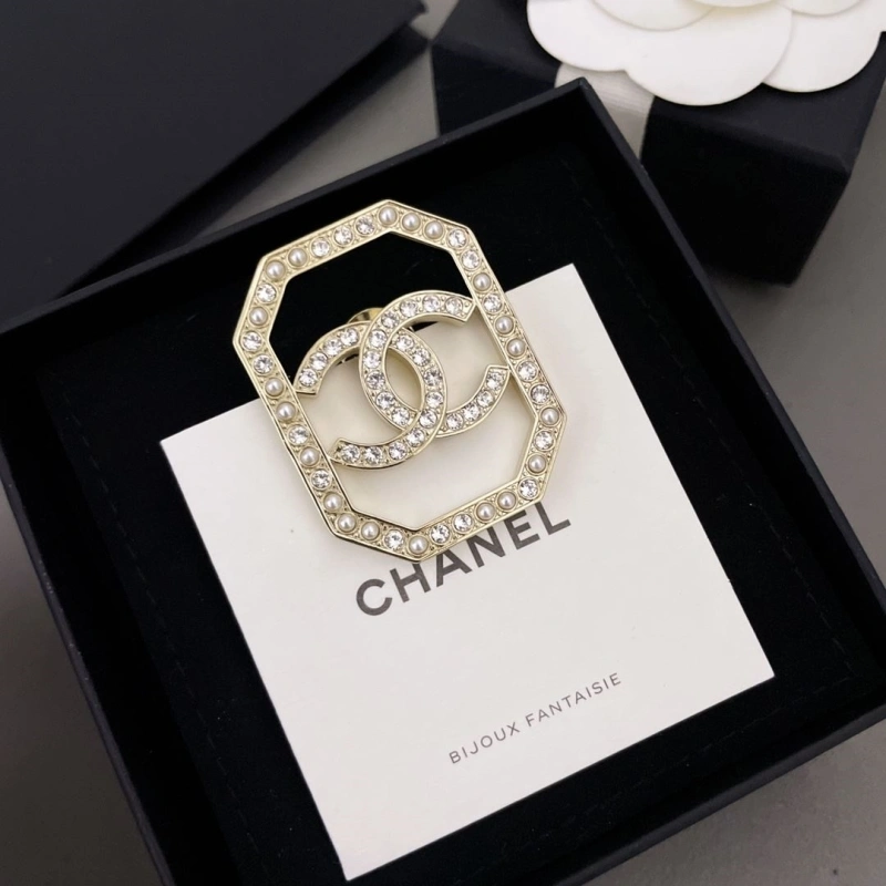 Refined Chxnxl Brooches 290647