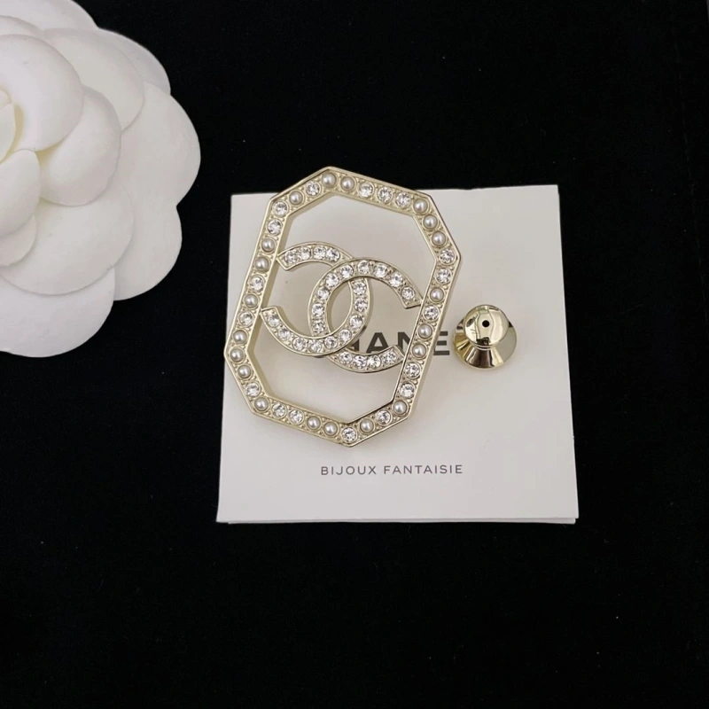 Refined Chxnxl Brooches 290647
