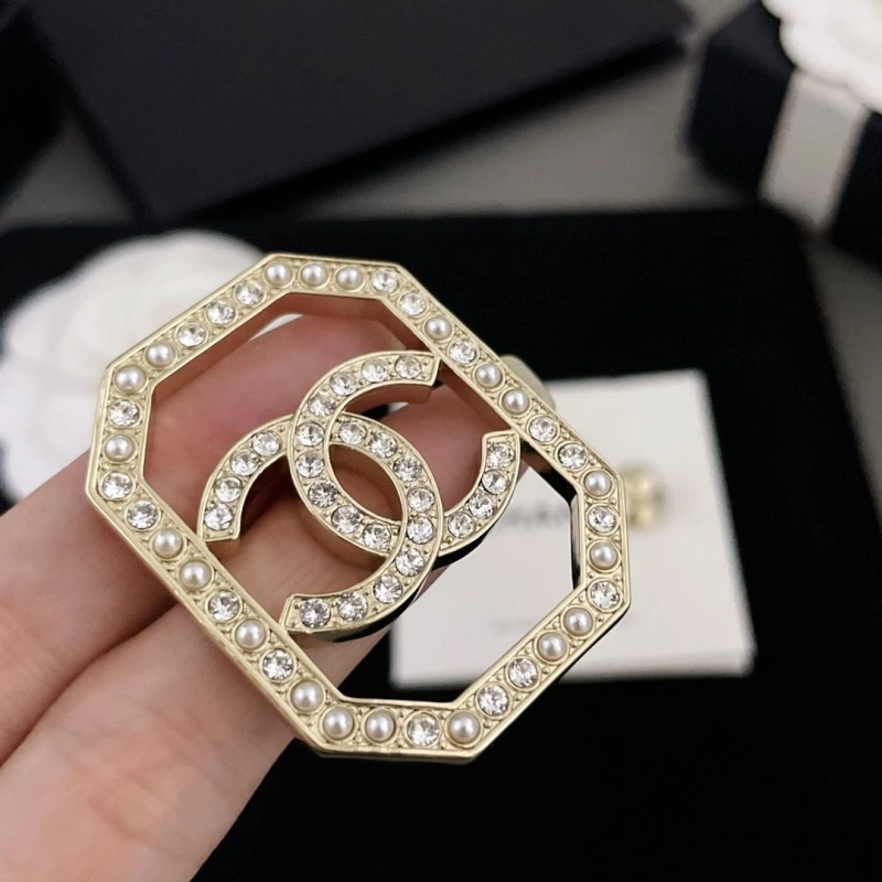 Refined Chxnxl Brooches 290647