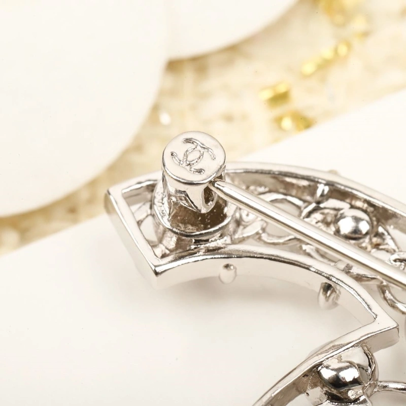 NewStyle Chxnxl Brooches 290643