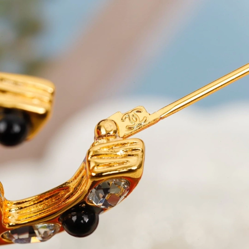 ModernLook Chxnxl Brooches 290630