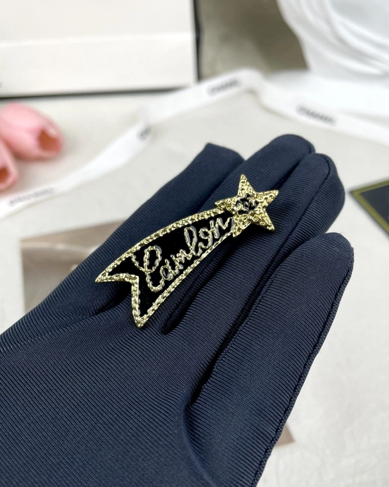 Vibrant Chxnxl Brooches 290627