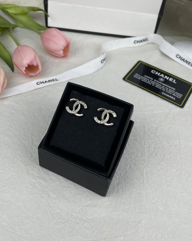 Efficient Chxnxl Earrings 290262