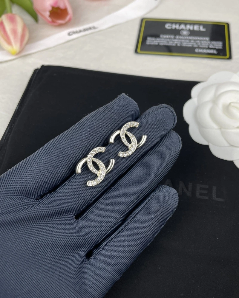 Efficient Chxnxl Earrings 290262