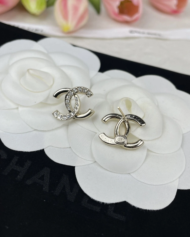 Efficient Chxnxl Earrings 290262