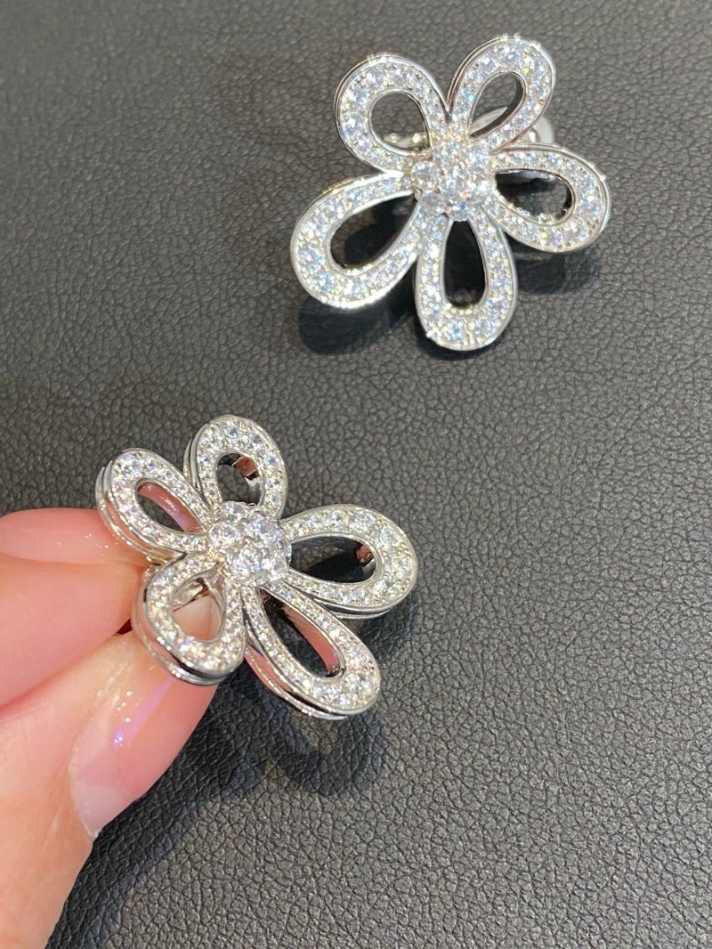 Practical Chxnxl Earrings 290257