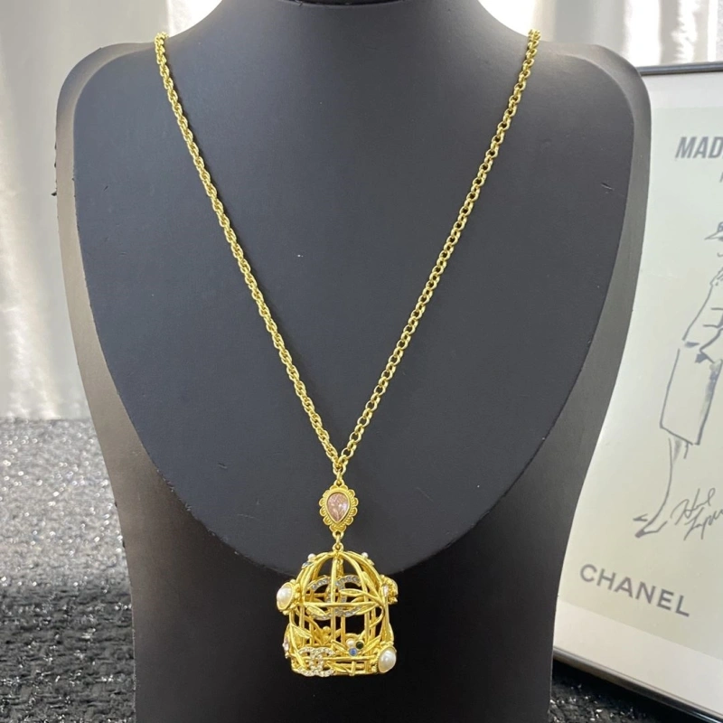 Functional Chxnxl Necklaces 289705