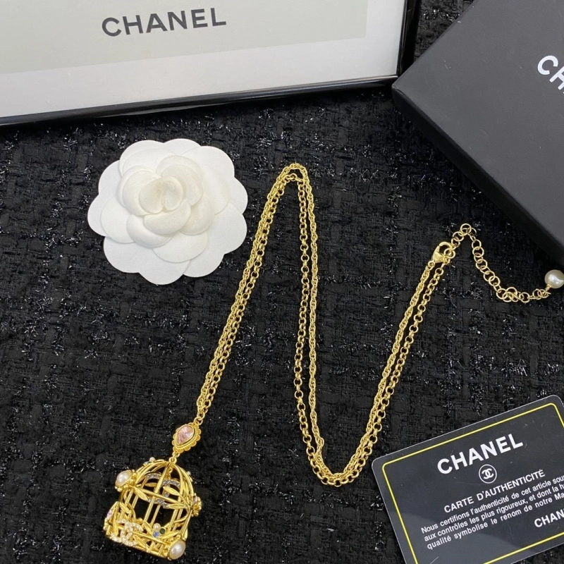 Functional Chxnxl Necklaces 289705