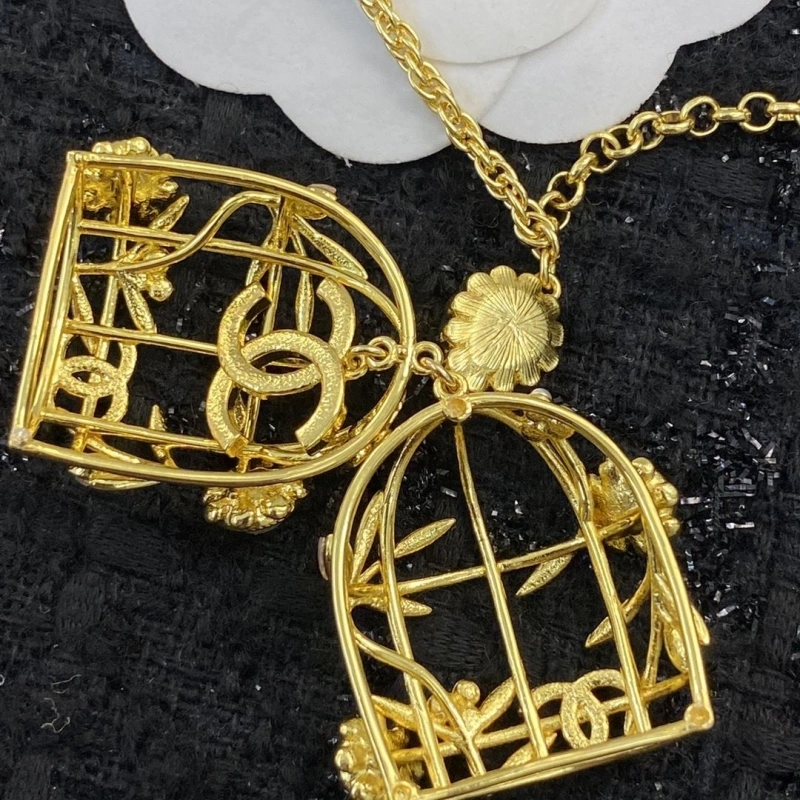 Functional Chxnxl Necklaces 289705