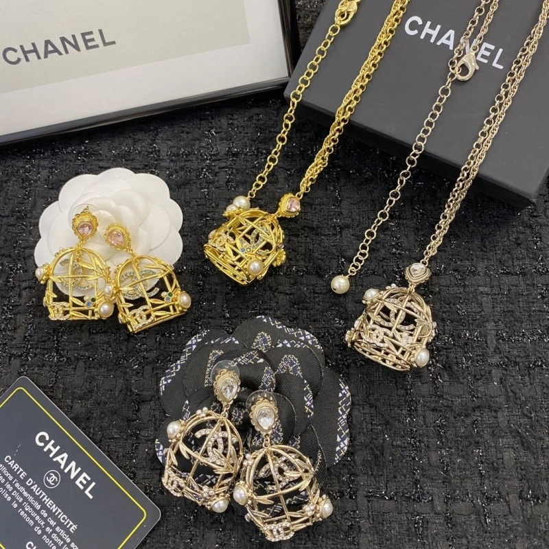 Functional Chxnxl Necklaces 289705