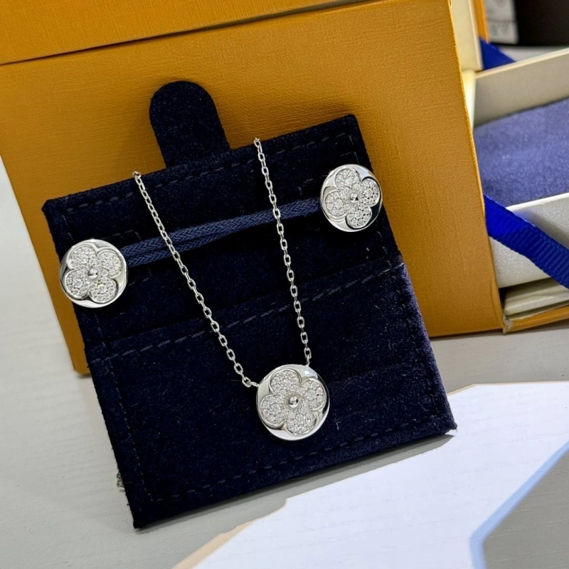 Classic LX Earrings 310233