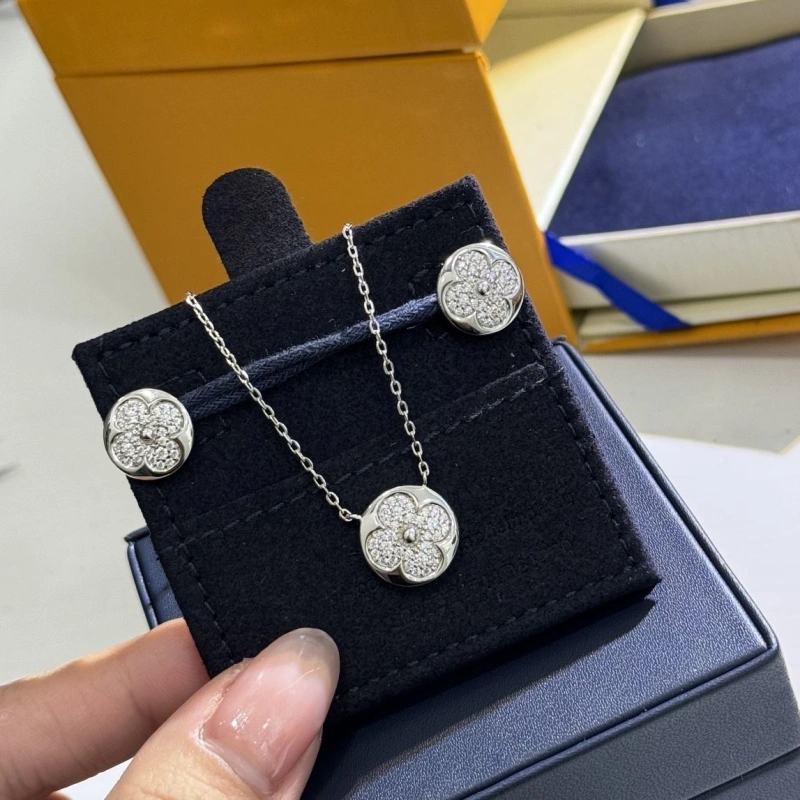 Classic LX Earrings 310233