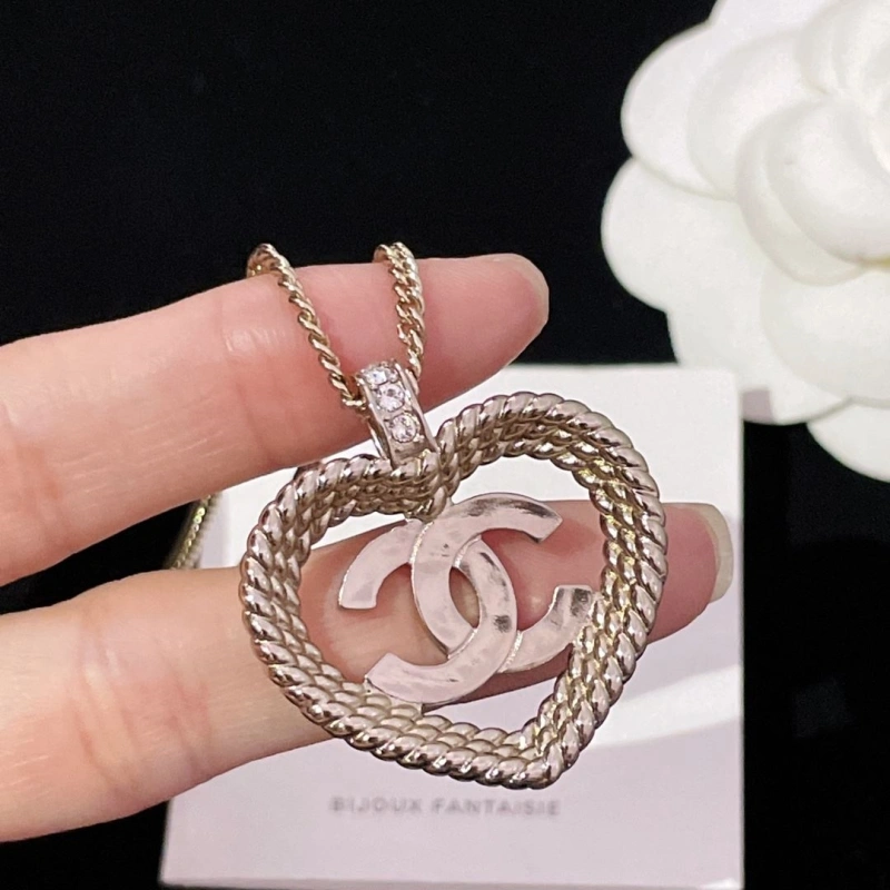 Compact Chxnxl Necklaces 289706