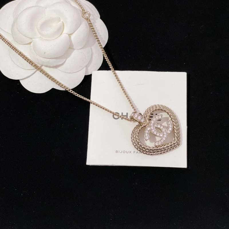 Compact Chxnxl Necklaces 289706