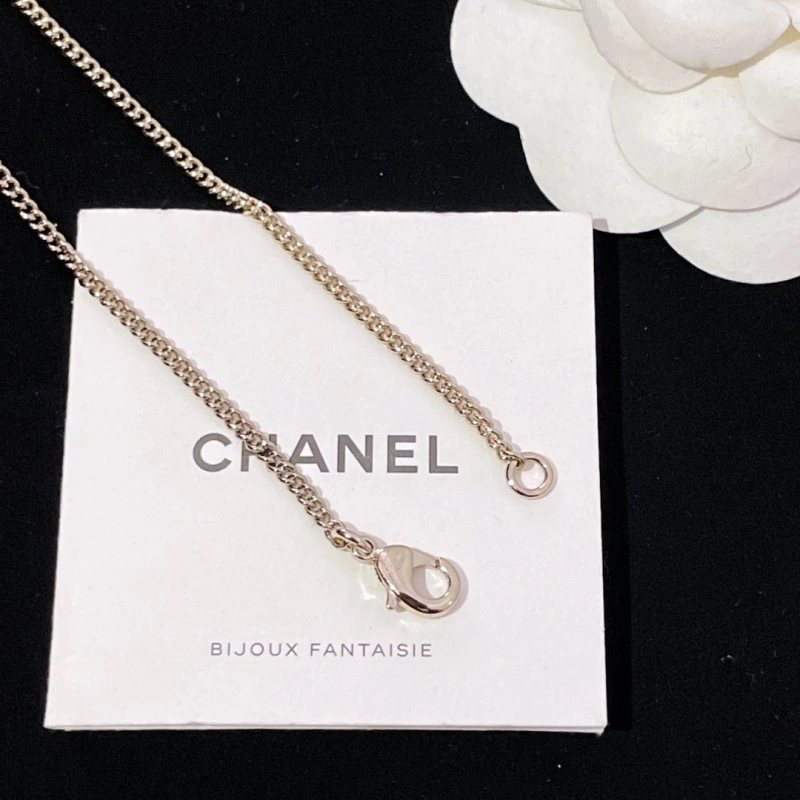 Compact Chxnxl Necklaces 289706