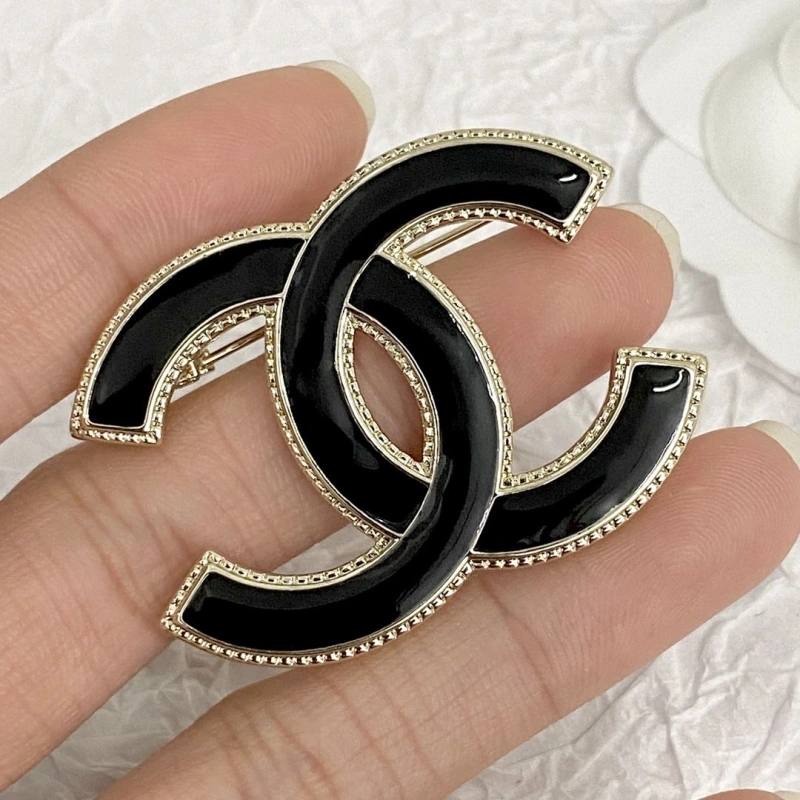 Versatile Chxnxl Brooches 290618